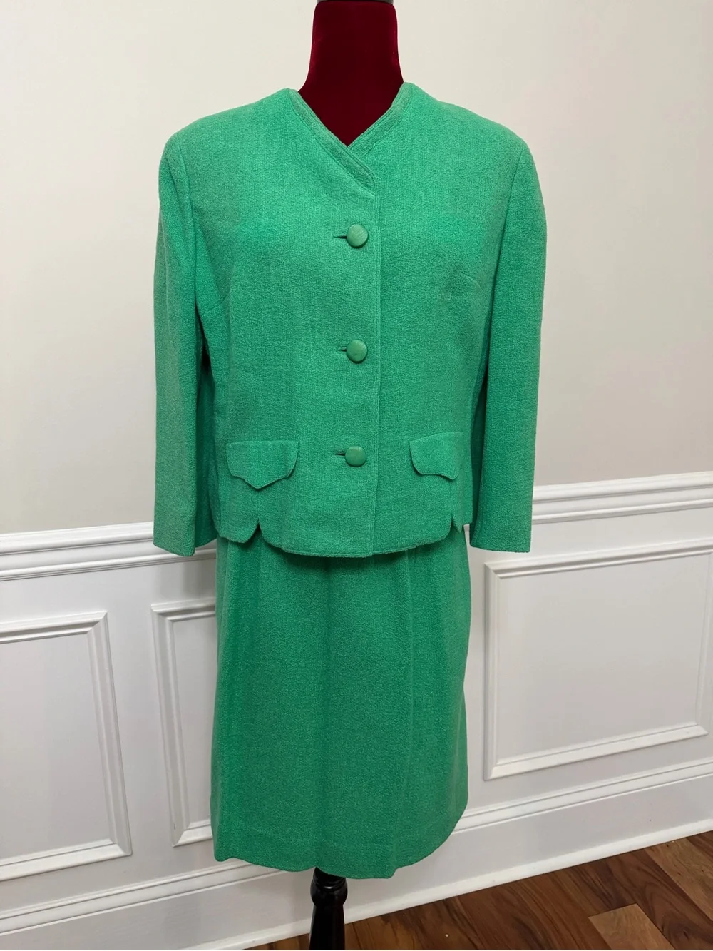 Tailorbrooke for Thalhimers vintage‎ 1960s bright green wool tweed skirt suit